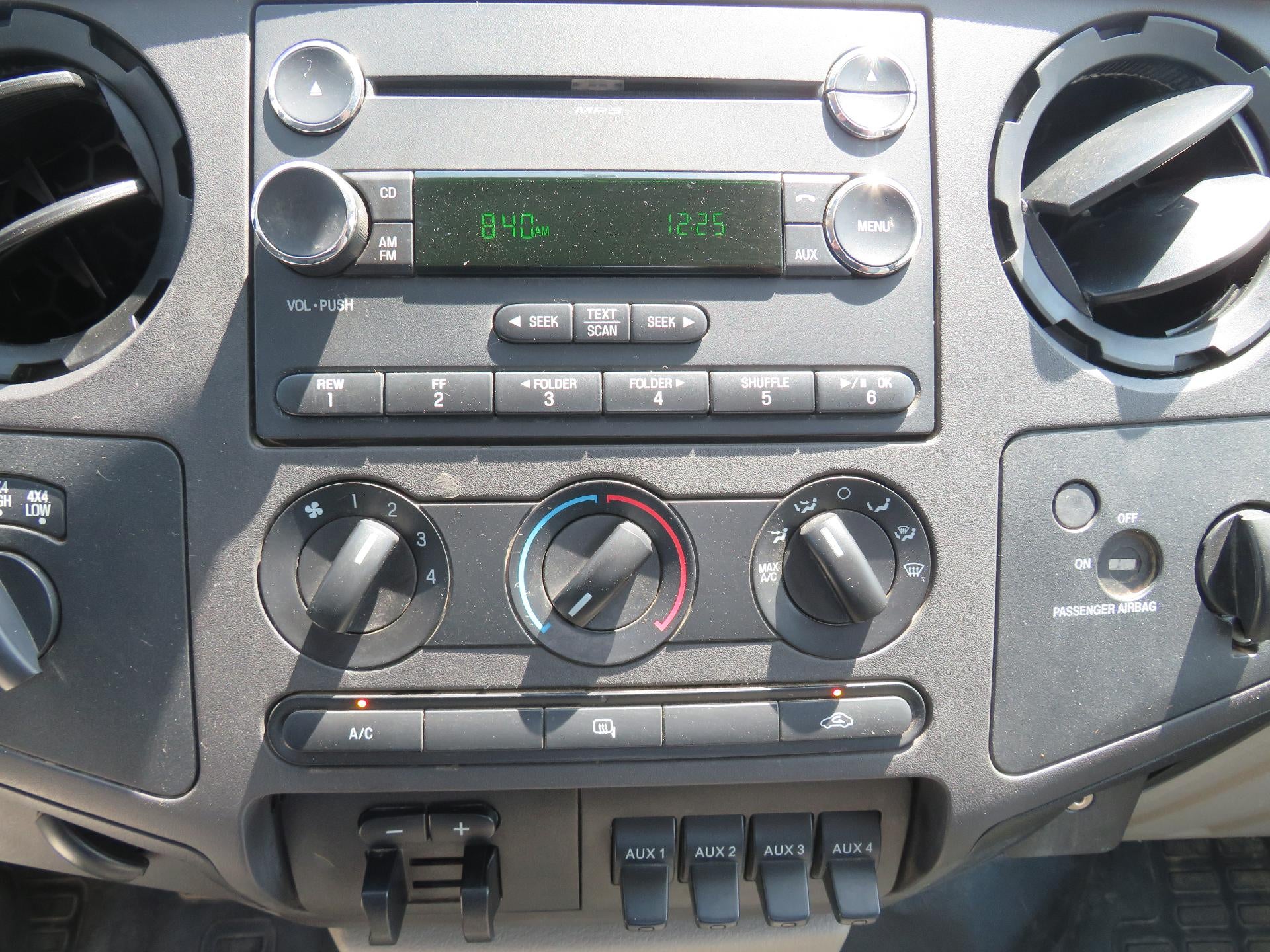 2010 Ford Super Duty F-350 SRW XL