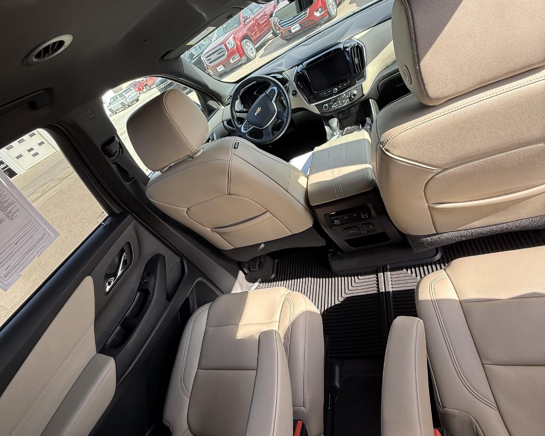 2022 Chevrolet Traverse LT Leather