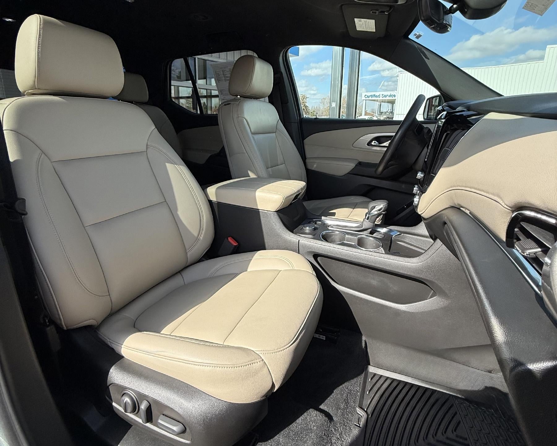 2022 Chevrolet Traverse LT Leather