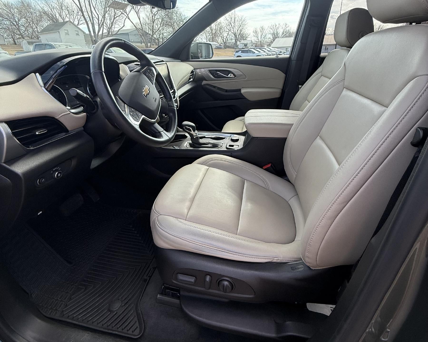2022 Chevrolet Traverse LT Leather